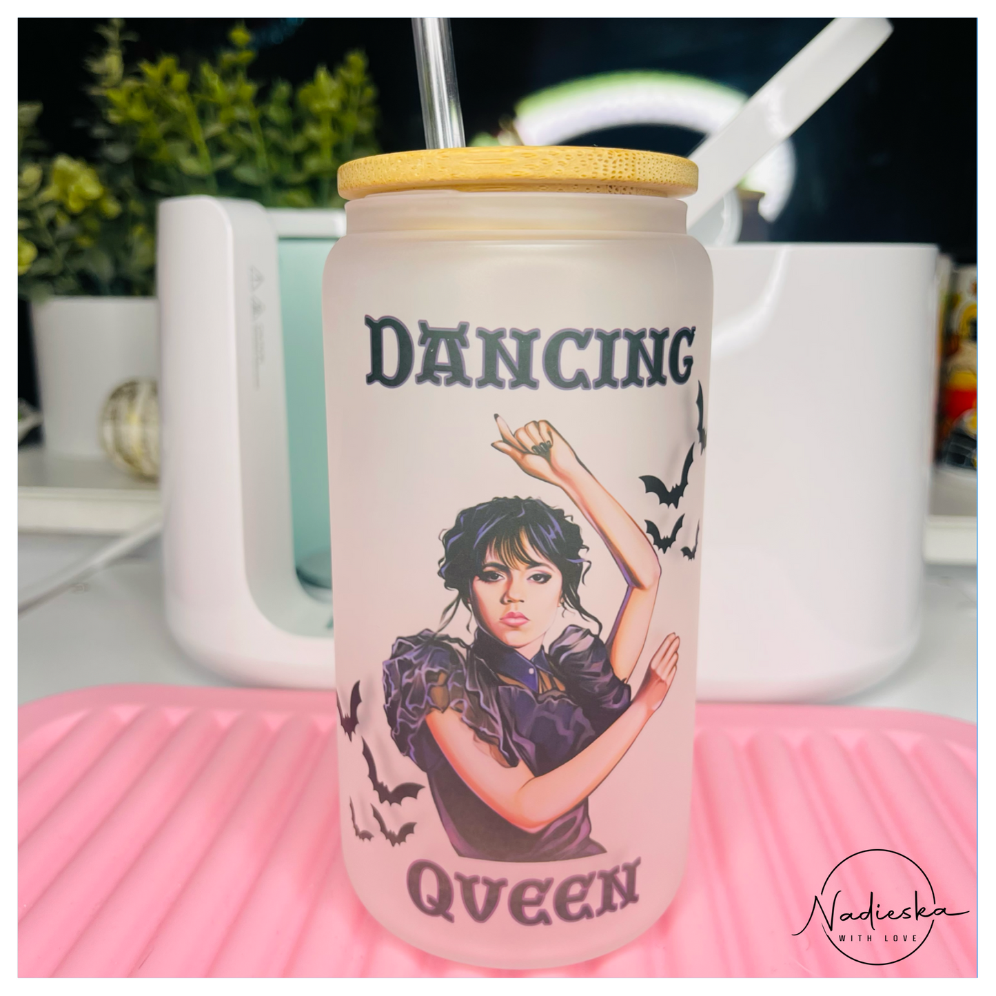 Dancing queen can glass