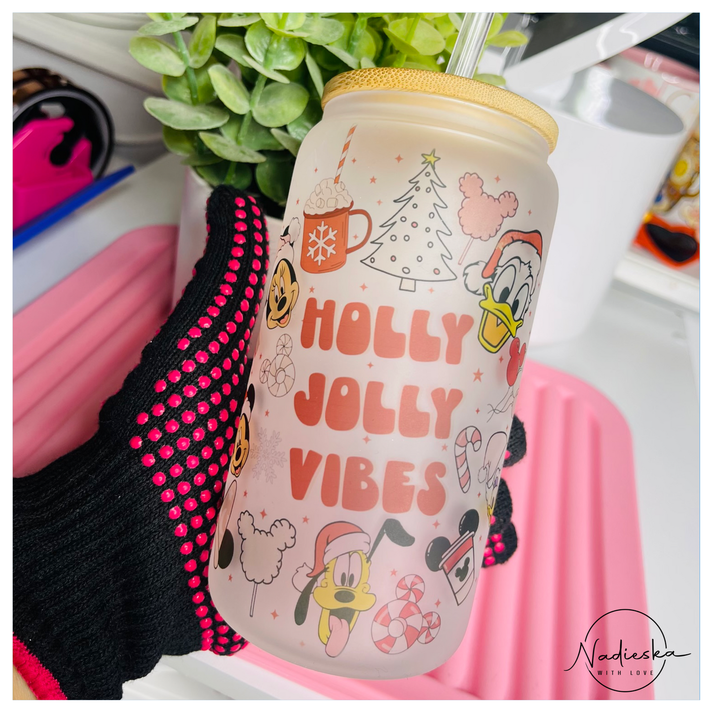Mickey Holly Jolly Vibes Can glass